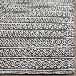 Hot Sale 🎉 Amirah Rug - Safavieh Ivory/navy ❤️